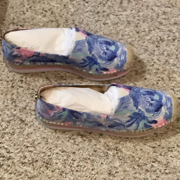 Lilly Pulitzer Saltwater Blue and Pink Marlo Espadrilles, 8.5M - Picture 4 of 10